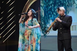 Nghệ sỹ Nhân dân Thái Bảo và con trai - nghệ sỹ saxophone Bảo Anh sẽ biểu diễn trong chương trình "Ngày xưa ơi, kể chuyện." (Ảnh: VTV)