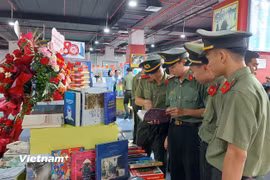 Đông đảo khách tham quan đã ghé thăm triển lãm của ngành. (Ảnh: Minh Thu/Vietnam+)
