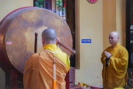 Khoảnh khắc chùa Quán Sứ cử chuông, cầu quốc thái dân an trong ngày 1/7