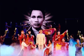 Cảnh trong vở "Nợ nước non" - chuyển thể từ tập 1 bộ tiểu thuyết “Nước non vạn dặm” của Phó Giáo sư, Tiến sỹ, nhà văn Nguyễn Thế Kỷ. (Ảnh: CTV/Vietnam+)