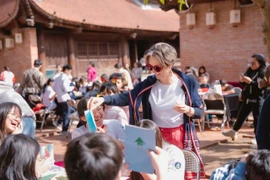 Đại sứ Ba Lan tại Việt Nam Joanna Skoczek trong sự kiện văn hóa diễn ra tại Văn Miếu-Quốc Tử Giám, Hà Nội. (Ảnh: PV/Vietnam+)