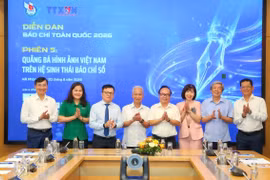 Các đại biểu, diễn giả tham dự tọa đàm. (Ảnh: Sơn Hải)