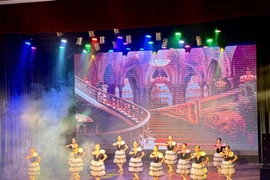 Vở vũ kịch quy tụ khoảng 100 diễn viên, nghệ sỹ đa dạng độ tuổi. (Ảnh: PV/Vietnam+)