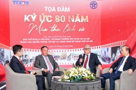 Các diễn giả tại tọa đàm. (Ảnh: Khánh Hoà/TTXVN)