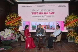 Buổi ra mắt sách có sự tham dự của nhiều chuyên gia nghiên cứu, văn nghệ sỹ. (Ảnh: Hoàng Hoàng/Vietnam+)