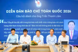 Các diễn giả tham gia phiên thảo luận. (Ảnh: Sơn Hải)