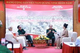 Các cựu chiến binh chia sẻ cảm xúc về trận chiến bảo vệ Thành cổ Quảng Trị. (Ảnh: PV/Vietnam+)