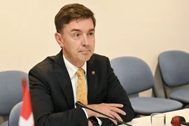 Đại sứ Liên minh châu Âu (EU) tại Việt Nam Julien Guerrier chia sẻ với báo chí trước thềm chuyến thăm của Chủ tịch Hội đồng châu Âu. (Ảnh: CTV/Vietnam+)