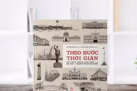 Cuốn sáng mang đến một chuyến dạo chơi thi vị, nhiều màu sắc của cảm xúc, ký ức và đầy tự hào dành cho tất cả những ai luôn yêu quý thành phố mang tên Bác. (Ảnh: PV/Vietnam+)