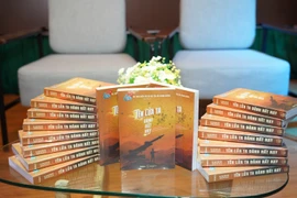 Cuốn sách khơi gợi động lực cho thế hệ trẻ Việt Nam không ngừng học tập, lao động, sáng tạo để xây dựng quê hương, đất nước và bảo vệ Tổ quốc. (Ảnh: PV/Vietnam+)