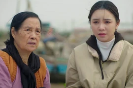 Quỳnh Kool (phải) vào vai Thương, là chị cả trong một gia đình có ba chị em mồ côi cả cha lẫn mẹ trong một tai nạn bất ngờ. (Ảnh: VTV)