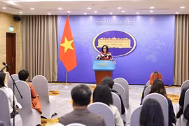 Người phát ngôn Bộ Ngoại giao Phạm Thu Hằng trả lời câu hỏi của các cơ quan báo chí trong nước và quốc tế. (Ảnh: Minh Đức/TTXVN)