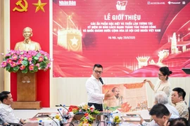 Ông Lê Quốc Minh, Ủy viên Trung ương Đảng, Tổng Biên tập Báo Nhân Dân giới thiệu về ấn phẩm đặc biệt. (Ảnh: CTV/Vietnam+)
