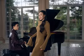 Trong album, Hồ Quỳnh Hương hợp tác với các nhạc sụ trẻ, nhằm mang đến làn gió mới mẻ cho hành trình âm nhạc kéo dài hơn hai thập kỷ của cô. (Ảnh: CTV/Vietnam+)