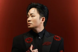 Từng ra mắt 6 album riêng, tổ chức 10 liveshow và sở hữu hàng loạt giải thưởng âm nhạc lớn, Tùng Dương cho biết anh luôn sẵn sàng đồng hành cùng người trẻ như một cách “hồi đáp” cho chính thanh xuân của mình. (Ảnh: NVCC)