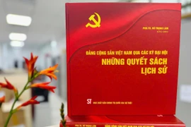 Cuốn sách không liệt kê sự kiện mà luận giải lý do ra đời, hiệu quả thực tiễn và tầm chiến lược của các nghị quyết, định hướng của Đảng qua mỗi kỳ Đại hội. (Ảnh: PV/Vietnam+)