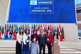 Đoàn Việt Nam do Thứ trưởng Ngoại giao Ngô Lê Văn làm Trưởng đoàn tham dự Kỳ họp lần thứ 43 Đại hội đồng UNESCO. (Ảnh: BNG)