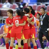 Đội tuyển Futsal Nữ Việt Nam "giải quyết" trận chung kết chỉ sau hơn 10 phút. (Ảnh: VFF)