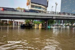 Thành phố Hà Nội vẫn còn rất nhiều điểm ngập úng trên nhiều tuyến phố nội đô. (Ảnh: Hoài Nam/Vietnam+)
