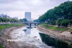 Vì sao sông Tô Lịch cạn trơ đáy sau nhiều ngày được bổ cập nước?