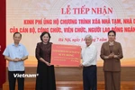 Thống đốc Ngân hàng Việt Nam, bà Nguyễn Thị Hồng trao số tiền ủng hộ từ đóng góp của người lao động ngành Ngân hàng tới Ủy ban Trung ương Mặt trận Tổ quốc Việt Nam. (Ảnh: Hoài Nam/Vietnam+)