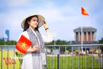 Người dân nô nức 'check-in' trước Quảng trường Ba Đình dịp Đại lễ 