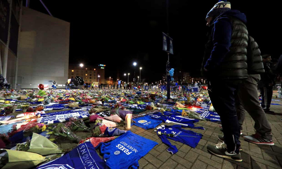 Sự ra đi của ông Vichai khiến các cổ động viên Leicester vô cùng đau xót