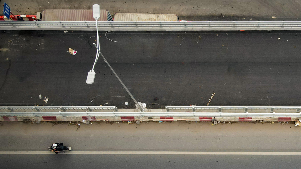 Hệ thống chiếu sáng cũng đang được gấp rút triển khai và hoàn thiện. (Ảnh: PV/Vietnam+)