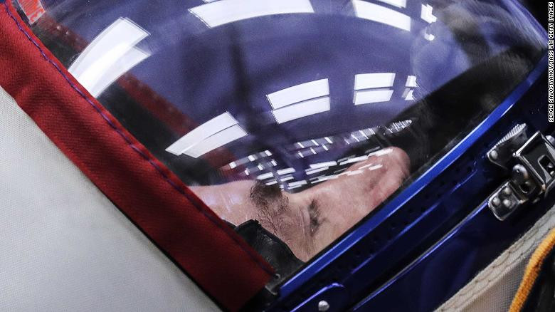 Phi hành gia Alexei Ovchinin