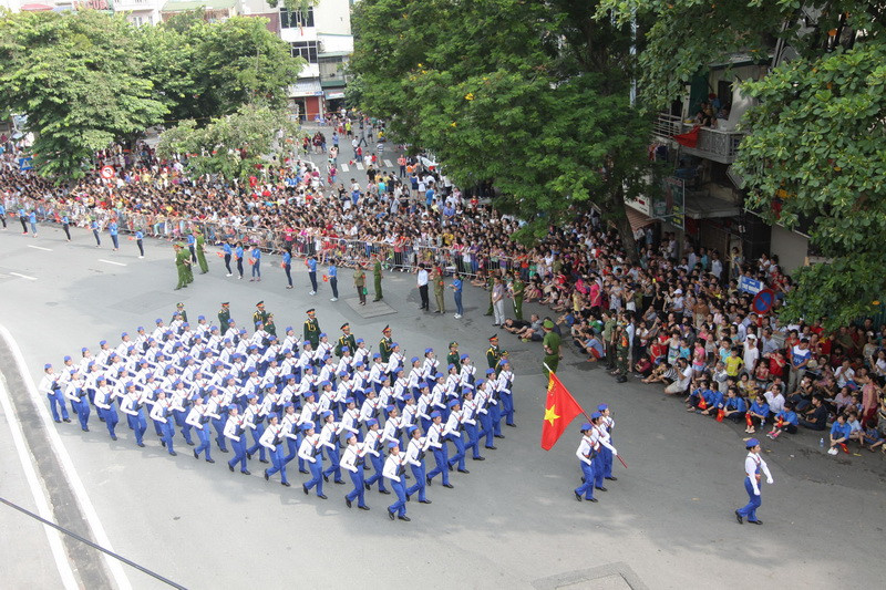 Khối nữ Dân quân Tự vệ với màu Xanh-Trắng ấn tượng (Nguồn: TTXVN)