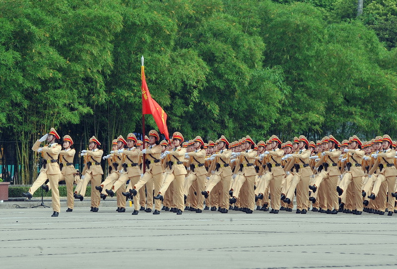 Khối nữ Cảnh sát Giao thông đi qua Quảng trường Ba Đình (Nguồn: TTXVN)