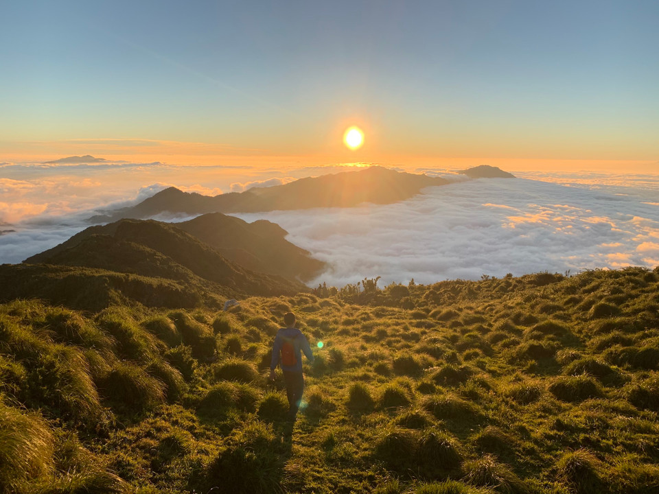 Hơn cả một hành trình chinh phục những chặng đường hiểm trở, cảnh sắc thiên nhiên nơi đây khiến các du khách ví von như 'thiên đường chốn hạ giới.' (Ảnh: Mạnh chiến/Vietnam+)