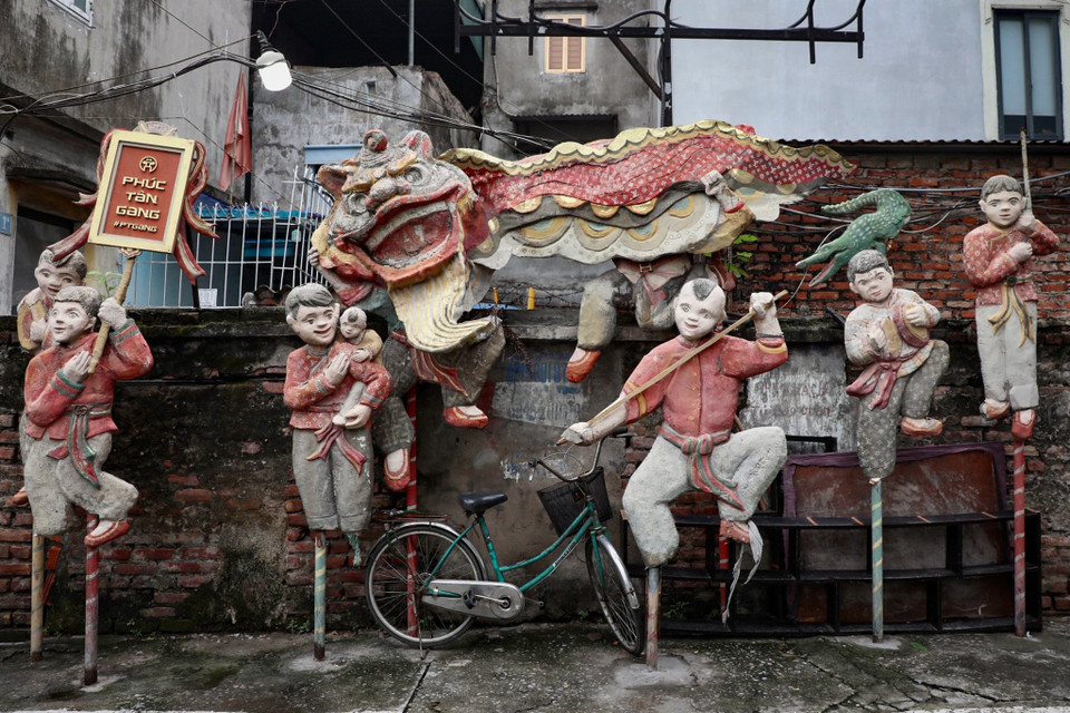 Dự án nghệ thuật này được kỳ vọng sẽ là một điểm nhấn tại nơi đây. Tuy nhiên, sau 3 năm ‘đội nắng, đội mưa,’ các tác phẩm nghệ thuật đã xuống cấp. (Ảnh: PV/Vietnam+)