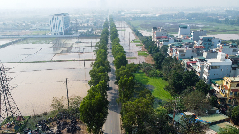 Vì vậy, tại Phiên họp thường kỳ cuối tháng 2, Uỷ ban Nhân dân Thành phố Hà Nội xem xét một số nội dung dự kiến trình Hội đồng nhân dân Thành phố thông qua trong tháng 3, các đại biểu đã cho ý kiến hoàn thiện dự án cải tạo, nâng cấp đường 70 đoạn Hà Đông - Văn Điển - nút giao Tứ Hiệp. (Ảnh: PV/Vietnam+)
