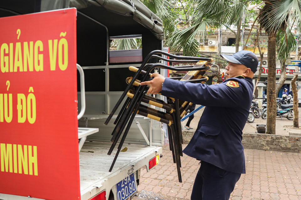 Các trường hợp vẫn cố tình vi phạm sẽ bị lực lượng chức năng cưỡng chế, kiên quyết xử lý. (Ảnh: Hoài Nam/Vietnam+)