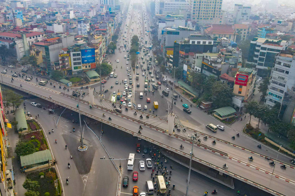 Tuyến Vành đai 2 được xem là cao tốc đô thị với lộ trình khép kín từ cầu Vĩnh Tuy - Ngã Tư Vọng - Ngã Tư Sở - cầu Nhật Tân - cầu Đông Trù - cầu chui Gia Lâm - Đàm Quang Trung và trở lại cầu Vĩnh Tuy. (Ảnh: PV/Vietnam+)