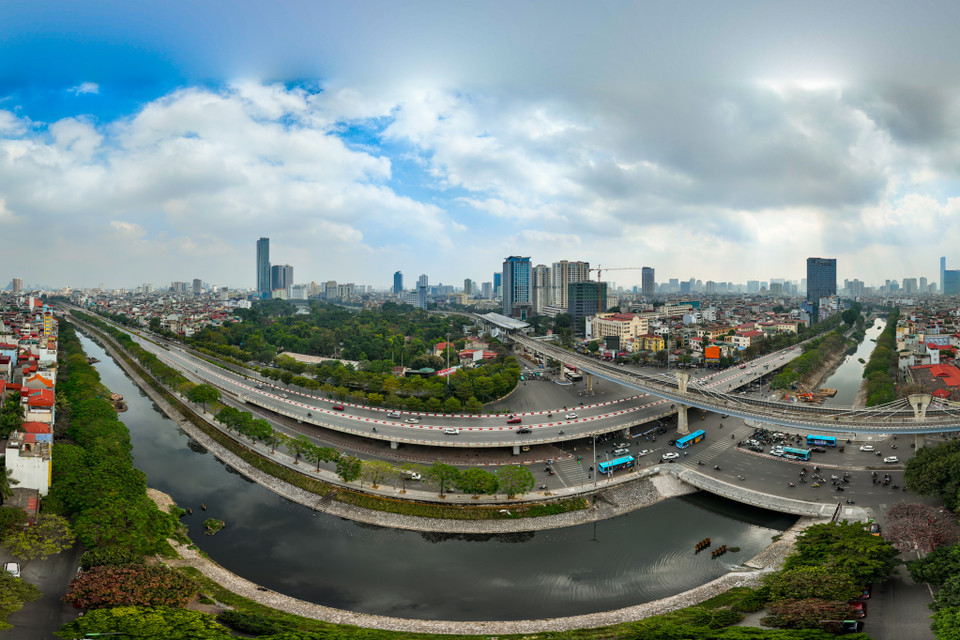Từ năm 2016, Vành đai 2 nối đường Võ Chí Công (quận Tây Hồ) và đường Bưởi (quận Cầu Giấy) kết nối đến ngã tư Cầu Giấy đã hoàn thiện. (Ảnh: PV/Vietnam+)