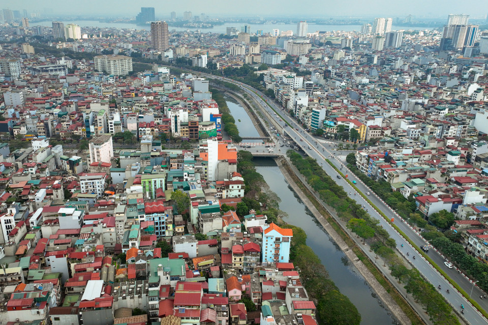 Với tổng chiều dài là 43,6 km, đường vành đai 2 sẽ chạy qua địa bàn 8 quận huyện: Long Biên, Thanh Xuân, Hai Bà Trưng, Đống Đa, Ba Đình, Tây Hồ, Cầu Giấy, Đông Anh. (Ảnh: PV/Vietnam+)