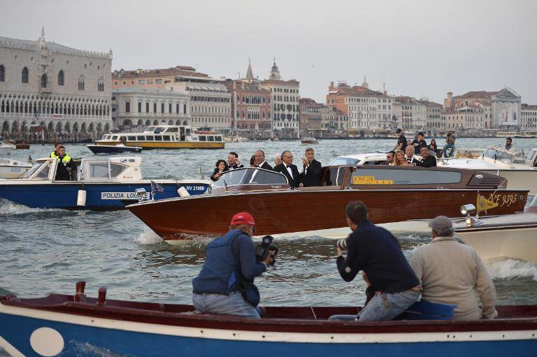 Đây được coi là dịp kiếm ăn của những tay săn ảnh (Nguồn: AFP)