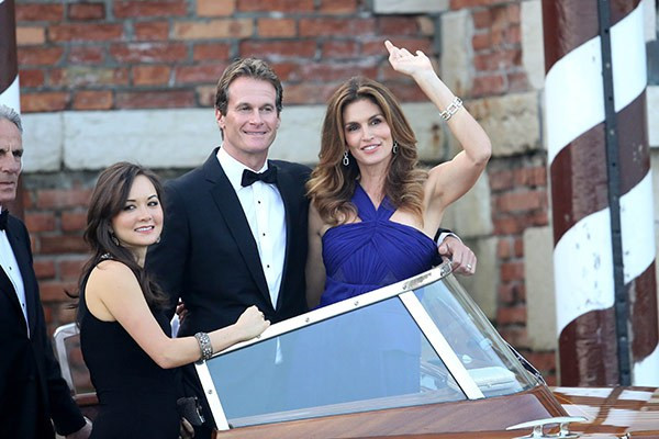 Cựu siêu mẫu Cindy Crawford