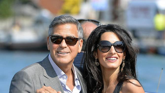 George Clooney cùng cô dâu Amal Alamuddin tới khách sạn Aman để làm lễ cưới (Nguồn: AFP)
