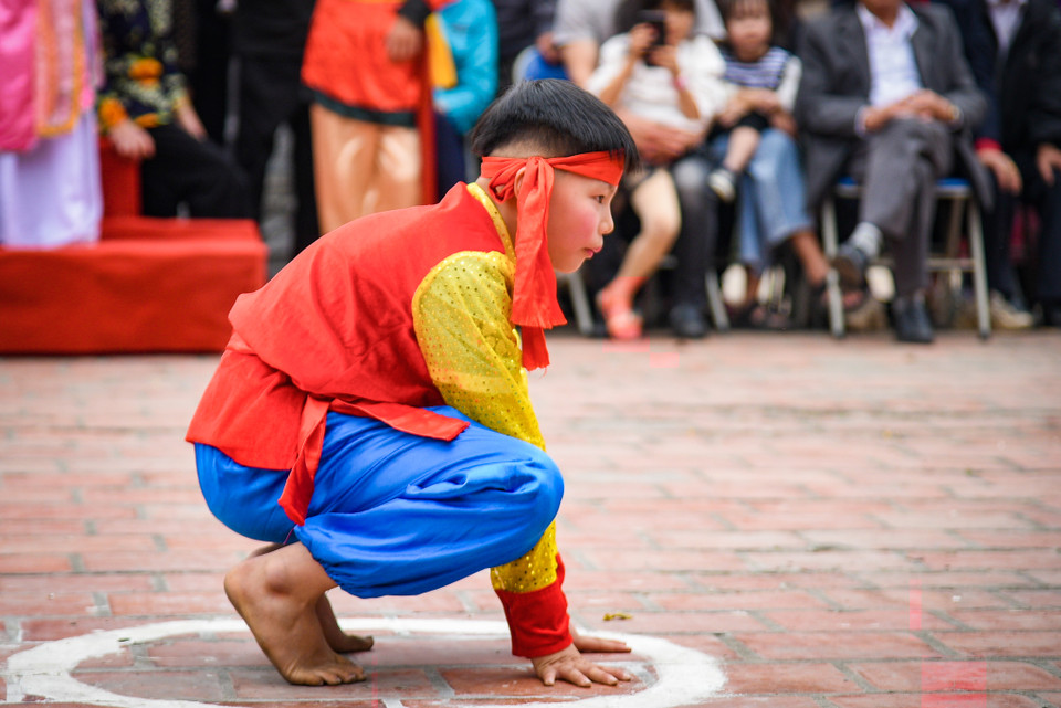 Theo quy định thì ‘ếch’ nào đớp mồi nhanh, nhảy nhanh, đẹp và đúng kỹ thuật sẽ được chấm điểm cao. (Ảnh: PV/Vietnam+)