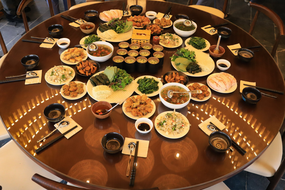 Ngoài ra tại đây còn phục vụ khách tham quan trải nghiệm đồ chay khi khách đến trải nghiệm không gian trầm và thưởng trà. (Ảnh: Hoài Nam/Vietnam+)