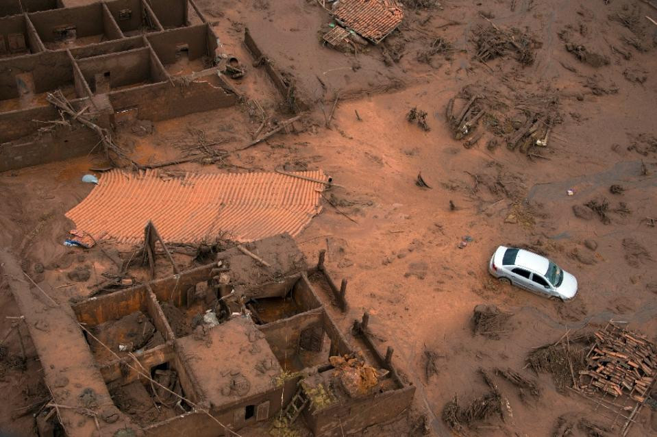 Một con đập xử lý chất thải tại một khu mỏ thuộc bang Minas Gerais, Brazil, đã bị vỡ trong ngày 5/11, làm ít nhất 17 người thiệt mạng. (Nguồn: AP)