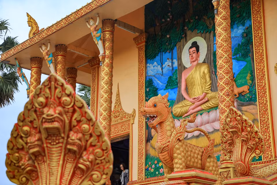 Tuy không phải là ngôi chùa Khmer cổ nhất ở khu vực này, nhưng Chùa Xiêm Cán luôn là điểm dừng chân của du khách mỗi khi đặt chân đến Bạc Liêu, chính bởi những đường nét hoa văn tinh xảo, lối kiến trúc độc đáo. (Ảnh: Hoài Nam/Vietnam+)