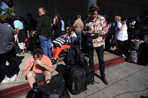 Thị trưởng thành phố Los Angeles Eric Garcetti yêu cầu người dân, trong đó có cả hành khách của các chuyến bay buổi chiều, tạm thời không đi tới khu vực sân bay. (Nguồn: AFP) 