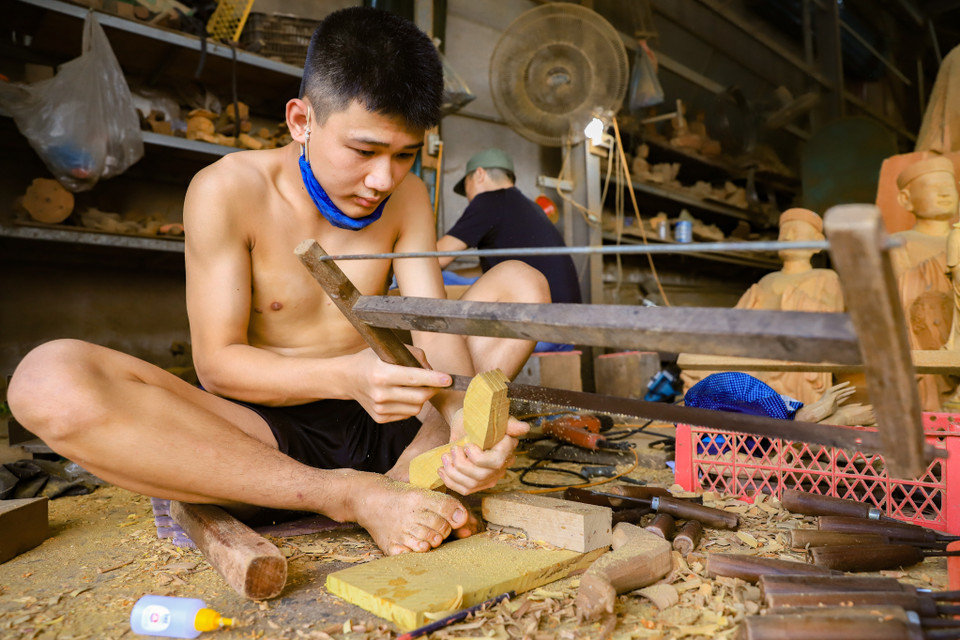 Làng nghề đã có từ ngót nghét gần một thế kỷ, qua nhiều thế hệ cha truyền con nối nên ngày nay có khoảng 4.000 lao động phần lớn là người trong làng. (Ảnh: Hoài Nam/Vietnam+)