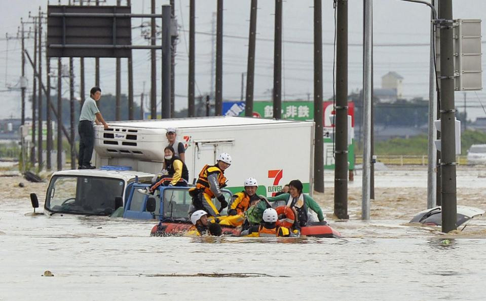 Ít nhất 90.000 người ở tỉnh Tochigi và 8.200 người ở tỉnh Ibaraki đã được lệnh sơ tán.