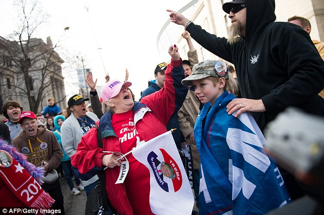 Đối lập là những người ủng hộ Donald Trump (Nguồn: AFP/Getty Images)