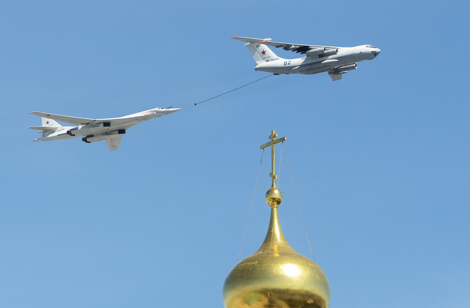 Máy bay ném bom Tu160, biệt danh Thiên nga trắng cũng góp mặt (Nguồn: Sputnik)